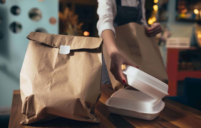 Реально ли ресторанам и кафе сэкономить на доставке и упаковке?